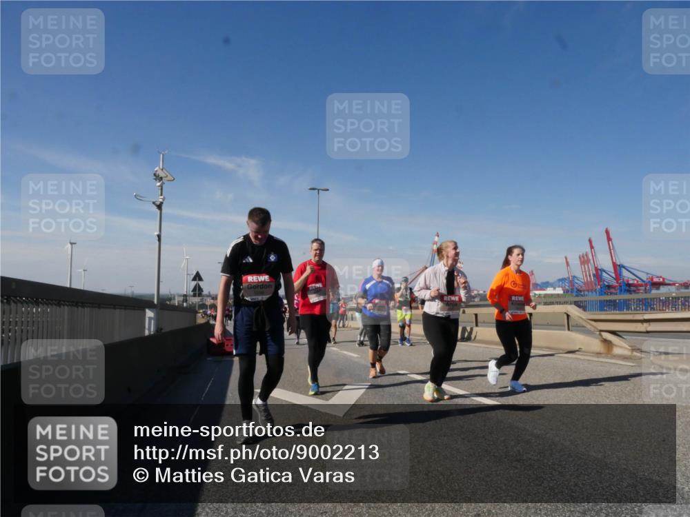 03.10.2025 - Köhlbrandbrückenlauf Matties Gatica Varas http://msf.ph/oto/9002213 03.10.2025 12:55:38 Position 2  meine-sportfotos.de