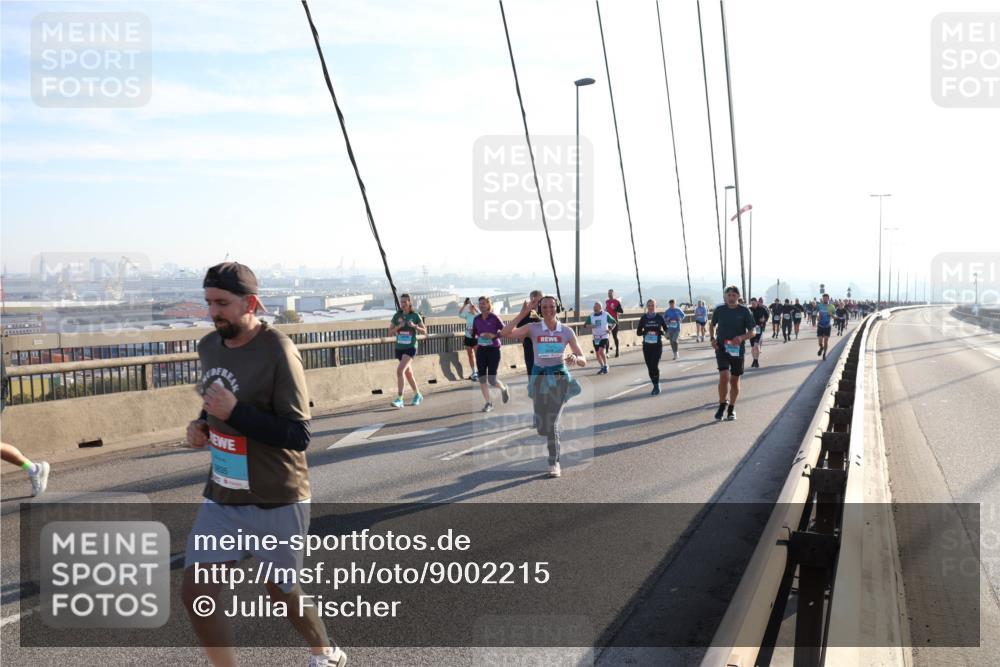 03.10.2025 - Köhlbrandbrückenlauf Julia Fischer http://msf.ph/oto/9002215 03.10.2025 09:26:38 Position 1  meine-sportfotos.de