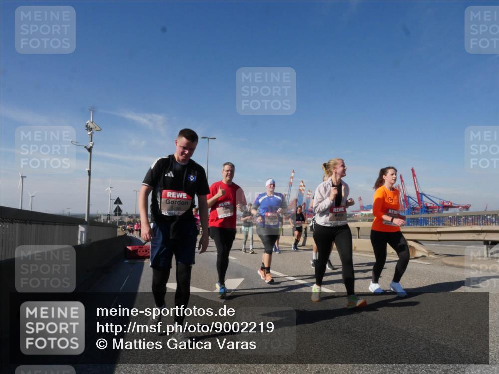 03.10.2025 - Köhlbrandbrückenlauf Matties Gatica Varas http://msf.ph/oto/9002219 03.10.2025 12:55:39 Position 2 5256 meine-sportfotos.de