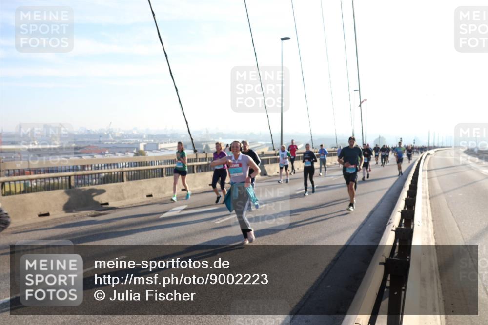 03.10.2025 - Köhlbrandbrückenlauf Julia Fischer http://msf.ph/oto/9002223 03.10.2025 09:26:39 Position 1  meine-sportfotos.de
