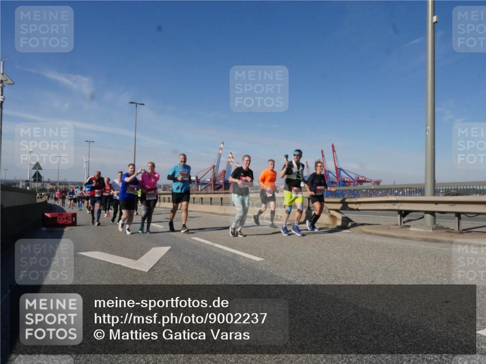 03.10.2025 - Köhlbrandbrückenlauf Matties Gatica Varas http://msf.ph/oto/9002237 03.10.2025 12:55:41 Position 2 118 meine-sportfotos.de
