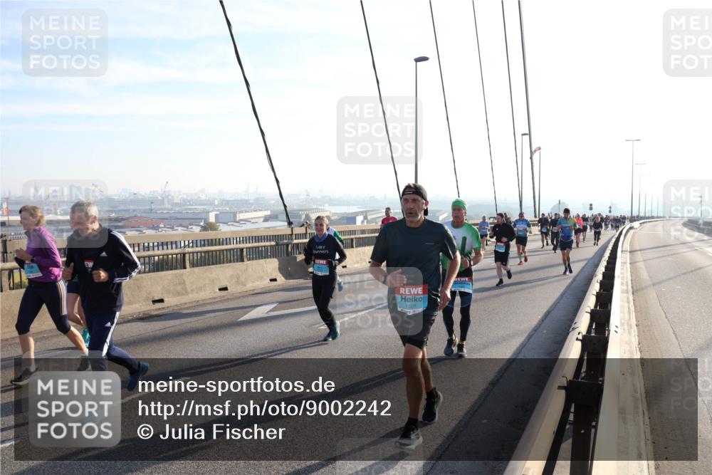 03.10.2025 - Köhlbrandbrückenlauf Julia Fischer http://msf.ph/oto/9002242 03.10.2025 09:26:41 Position 1 1501 meine-sportfotos.de