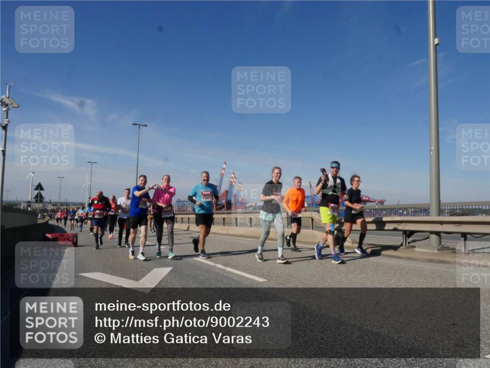 03.10.2025 - Köhlbrandbrückenlauf Matties Gatica Varas http://msf.ph/oto/9002243 03.10.2025 12:55:42 Position 2  meine-sportfotos.de