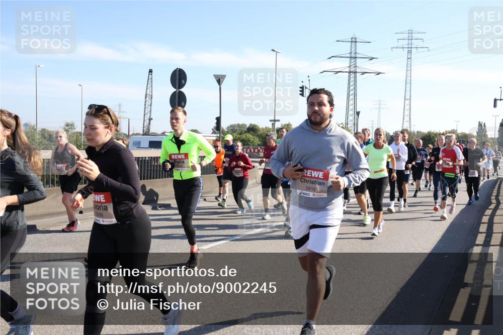 03.10.2025 - Köhlbrandbrückenlauf Julia Fischer http://msf.ph/oto/9002245 03.10.2025 12:19:37 Position 3 5288, 6210, 5816 meine-sportfotos.de