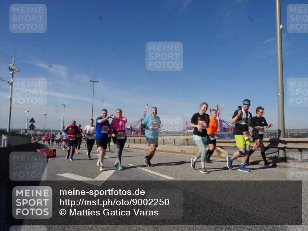 03.10.2025 - Köhlbrandbrückenlauf Matties Gatica Varas http://msf.ph/oto/9002250 03.10.2025 12:55:42 Position 2  meine-sportfotos.de