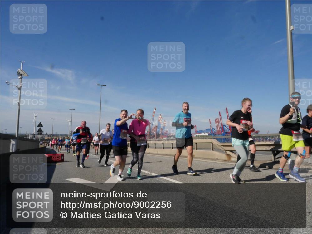 03.10.2025 - Köhlbrandbrückenlauf Matties Gatica Varas http://msf.ph/oto/9002256 03.10.2025 12:55:43 Position 2  meine-sportfotos.de