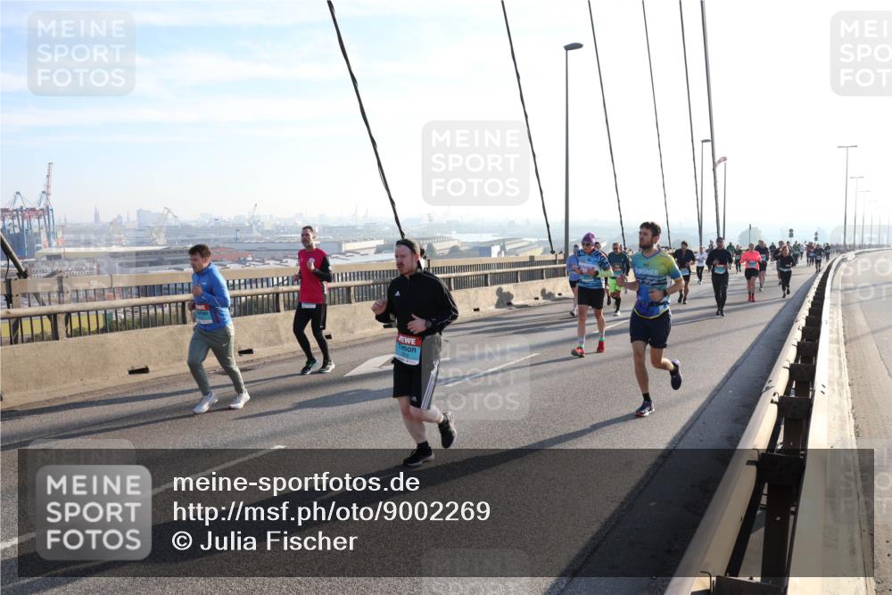 03.10.2025 - Köhlbrandbrückenlauf Julia Fischer http://msf.ph/oto/9002269 03.10.2025 09:26:45 Position 1  meine-sportfotos.de