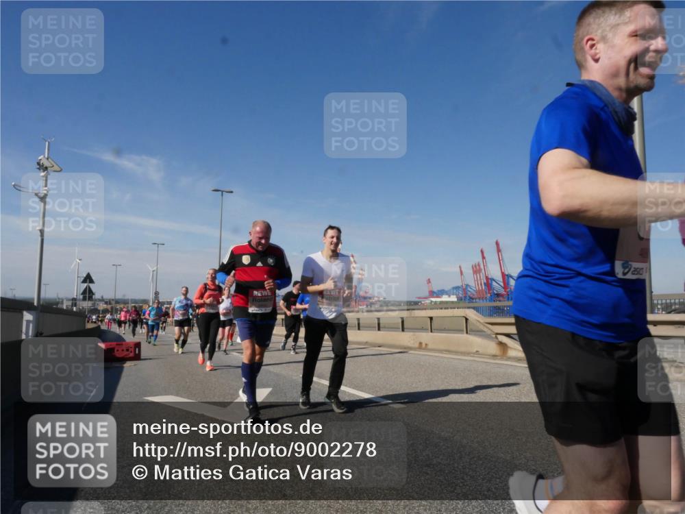 03.10.2025 - Köhlbrandbrückenlauf Matties Gatica Varas http://msf.ph/oto/9002278 03.10.2025 12:55:44 Position 2  meine-sportfotos.de