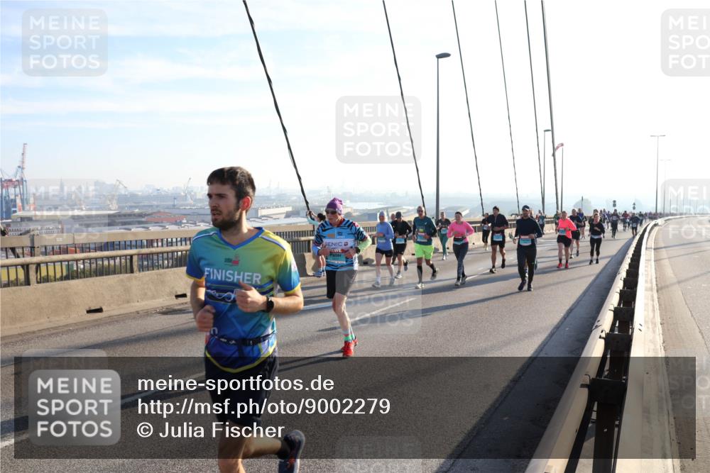 03.10.2025 - Köhlbrandbrückenlauf Julia Fischer http://msf.ph/oto/9002279 03.10.2025 09:26:46 Position 1  meine-sportfotos.de