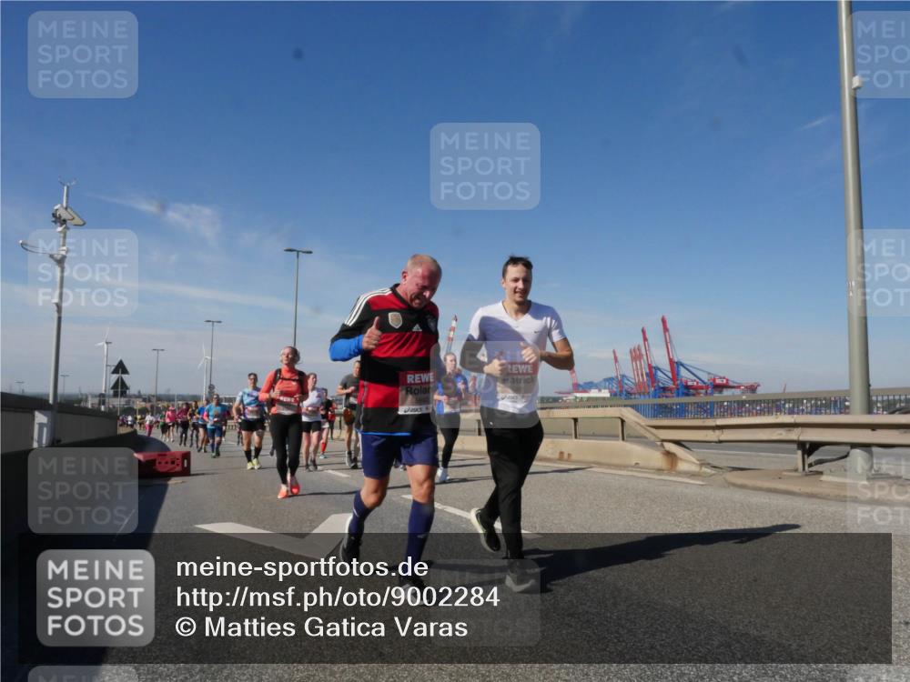 03.10.2025 - Köhlbrandbrückenlauf Matties Gatica Varas http://msf.ph/oto/9002284 03.10.2025 12:55:45 Position 2  meine-sportfotos.de
