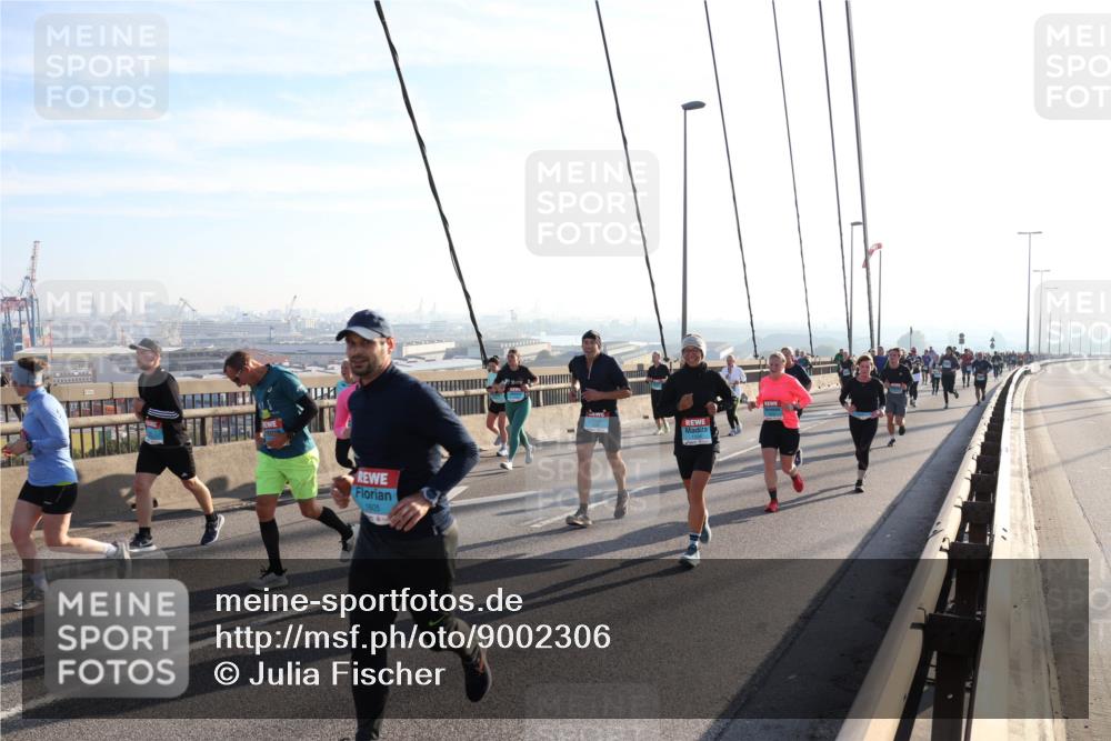 03.10.2025 - Köhlbrandbrückenlauf Julia Fischer http://msf.ph/oto/9002306 03.10.2025 09:26:50 Position 1 1605 meine-sportfotos.de