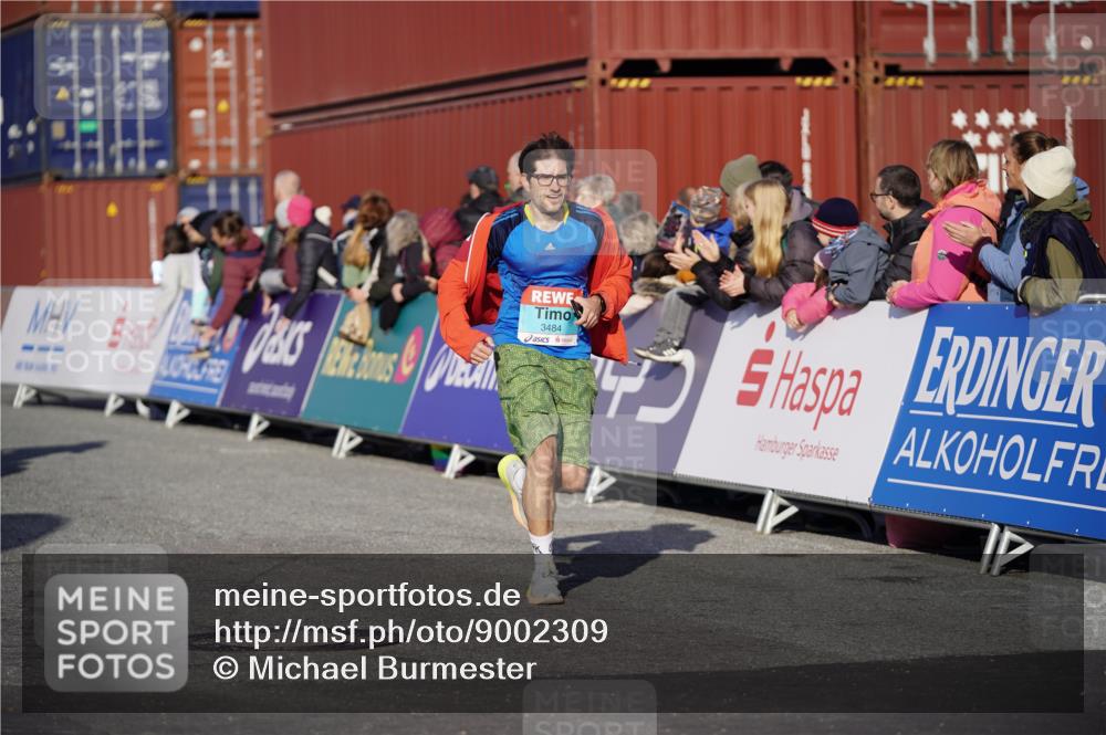 03.10.2025 - Köhlbrandbrückenlauf Michael Burmester http://msf.ph/oto/9002309 03.10.2025 10:05:39 Ziel 1092, 1119, 1340, 1424, 1962, 2698, 2743, 3484, 3579, 3716 meine-sportfotos.de