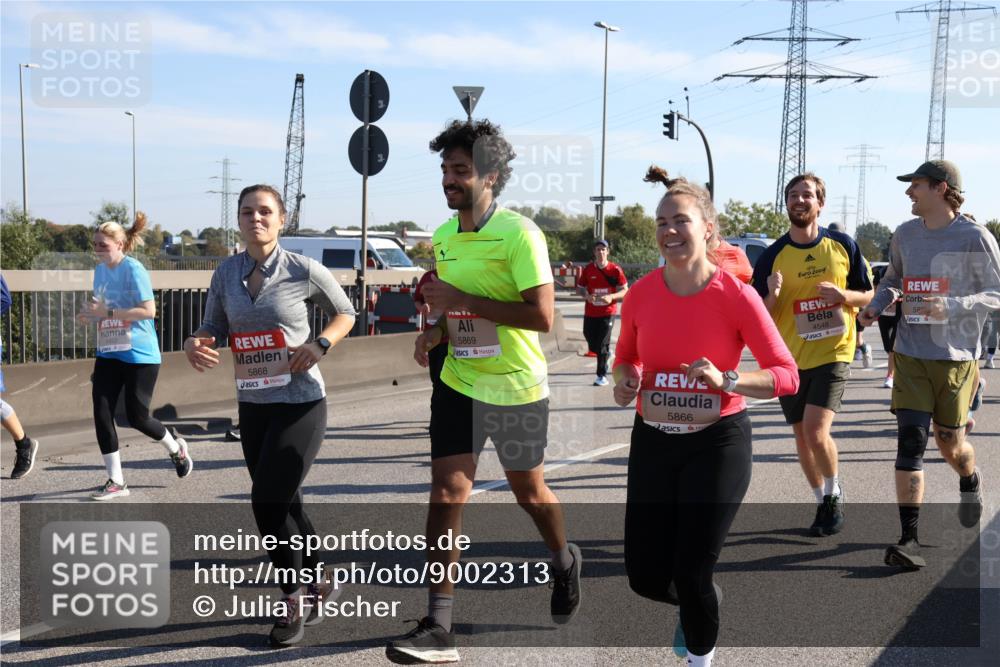 03.10.2025 - Köhlbrandbrückenlauf Julia Fischer http://msf.ph/oto/9002313 03.10.2025 12:19:48 Position 3 5868, 5869, 5866, 004, 2004, 4548, 58 meine-sportfotos.de