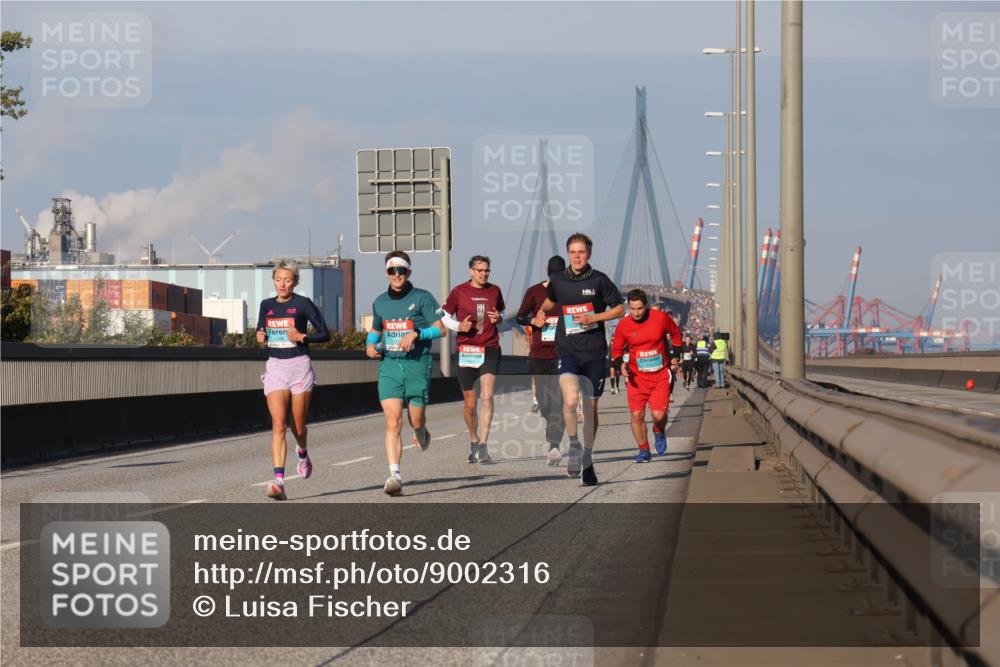 03.10.2025 - Köhlbrandbrückenlauf Luisa Fischer http://msf.ph/oto/9002316 03.10.2025 10:44:13 Position 3  meine-sportfotos.de