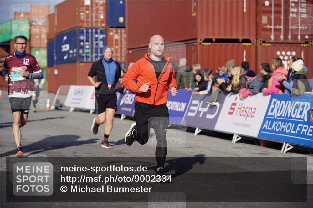 03.10.2025 - Köhlbrandbrückenlauf Michael Burmester http://msf.ph/oto/9002334 03.10.2025 10:05:41 Ziel 1092, 1119, 1132, 1340, 1424, 1428, 1962, 2698, 2743, 3484, 3579, 3716 meine-sportfotos.de