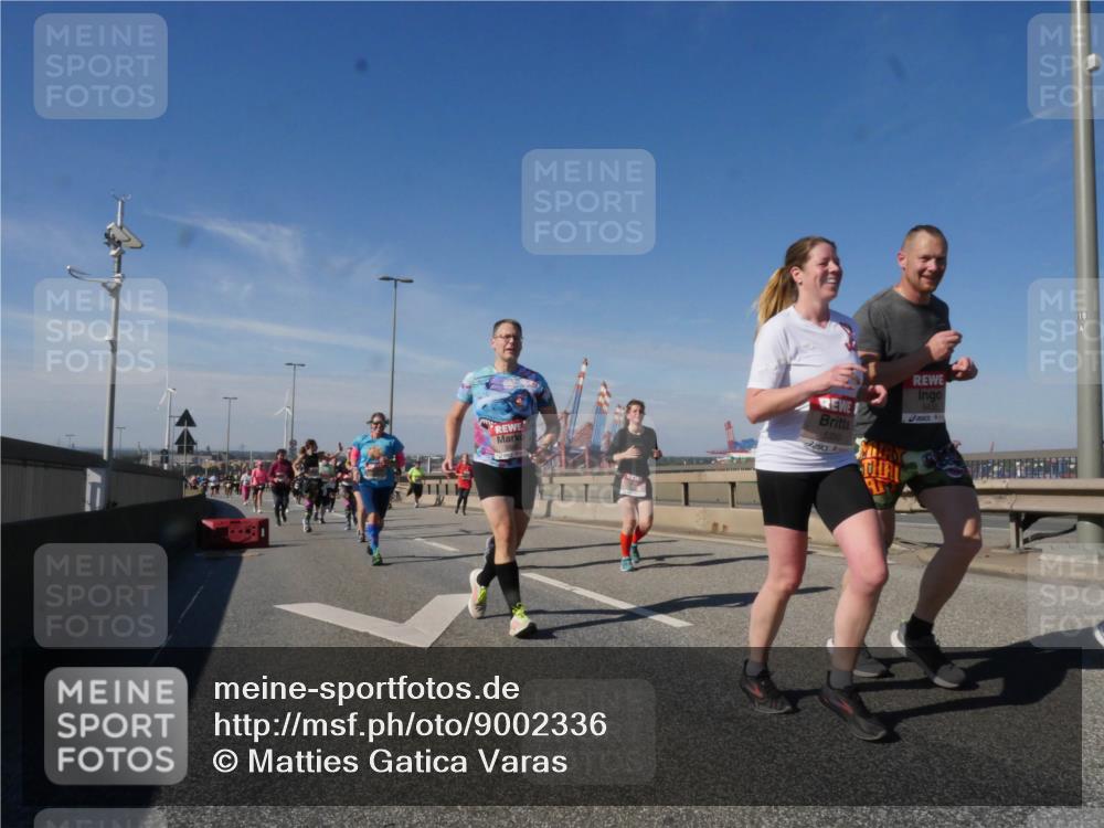 03.10.2025 - Köhlbrandbrückenlauf Matties Gatica Varas http://msf.ph/oto/9002336 03.10.2025 12:55:49 Position 2 5350, 118 meine-sportfotos.de
