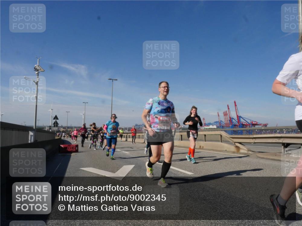 03.10.2025 - Köhlbrandbrückenlauf Matties Gatica Varas http://msf.ph/oto/9002345 03.10.2025 12:55:49 Position 2 5649 meine-sportfotos.de