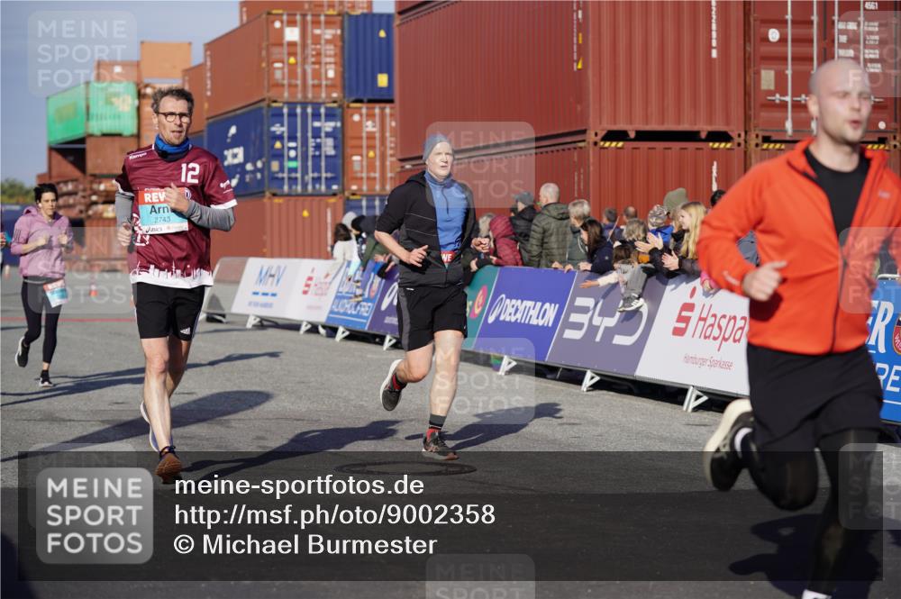 03.10.2025 - Köhlbrandbrückenlauf Michael Burmester http://msf.ph/oto/9002358 03.10.2025 10:05:41 Ziel 1092, 1119, 1132, 1340, 1424, 1428, 1962, 2698, 2743, 3484, 3579, 3716 meine-sportfotos.de
