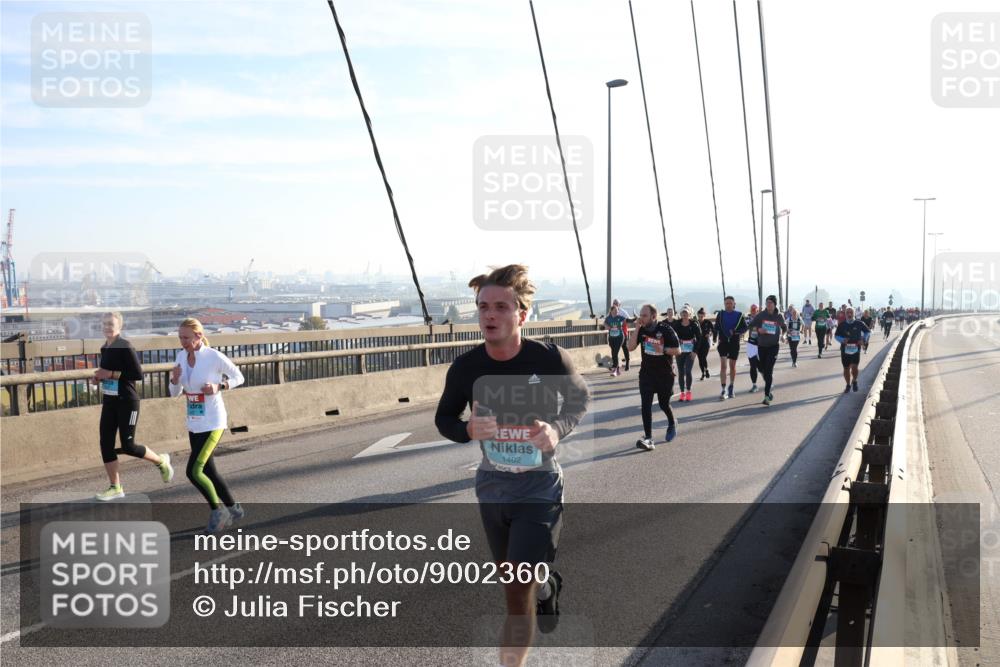 03.10.2025 - Köhlbrandbrückenlauf Julia Fischer http://msf.ph/oto/9002360 03.10.2025 09:26:54 Position 1 1402 meine-sportfotos.de