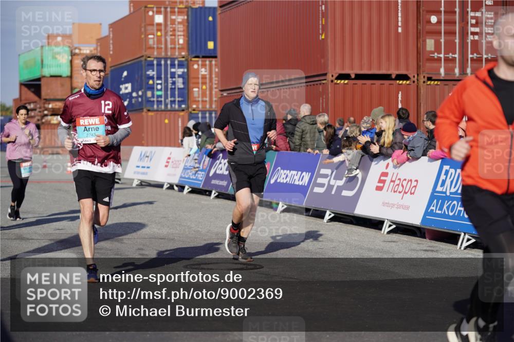 03.10.2025 - Köhlbrandbrückenlauf Michael Burmester http://msf.ph/oto/9002369 03.10.2025 10:05:41 Ziel 1092, 1119, 1132, 1340, 1424, 1428, 1962, 2698, 2743, 3484, 3579, 3716 meine-sportfotos.de