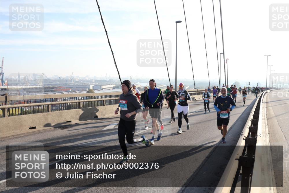 03.10.2025 - Köhlbrandbrückenlauf Julia Fischer http://msf.ph/oto/9002376 03.10.2025 09:26:58 Position 1  meine-sportfotos.de