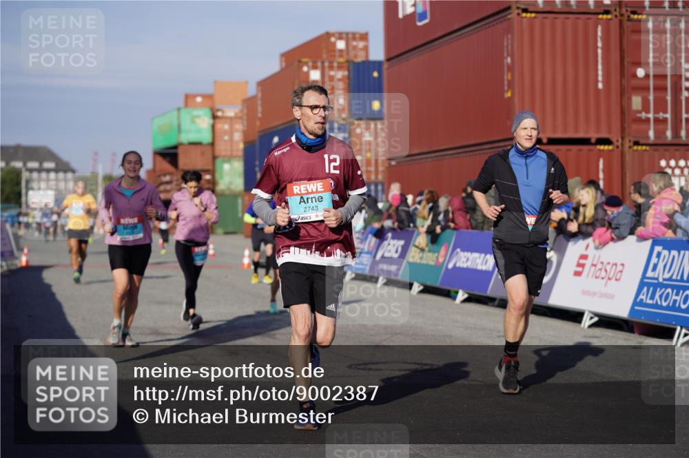 03.10.2025 - Köhlbrandbrückenlauf Michael Burmester http://msf.ph/oto/9002387 03.10.2025 10:05:42 Ziel 1092, 1119, 1132, 1340, 1424, 1428, 1962, 2698, 2743, 3484, 3579, 3716 meine-sportfotos.de