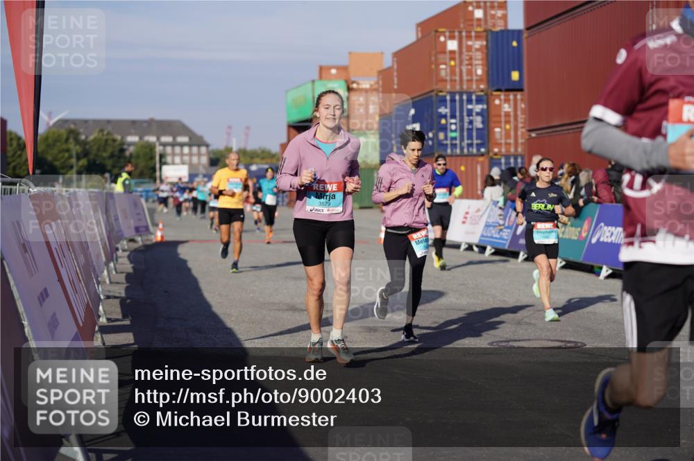 03.10.2025 - Köhlbrandbrückenlauf Michael Burmester http://msf.ph/oto/9002403 03.10.2025 10:05:43 Ziel 1092, 1132, 1424, 1428, 1962, 2698, 2743, 3484, 3579, 3716 meine-sportfotos.de