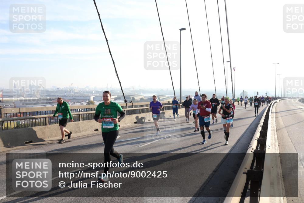 03.10.2025 - Köhlbrandbrückenlauf Julia Fischer http://msf.ph/oto/9002425 03.10.2025 09:27:03 Position 1  meine-sportfotos.de