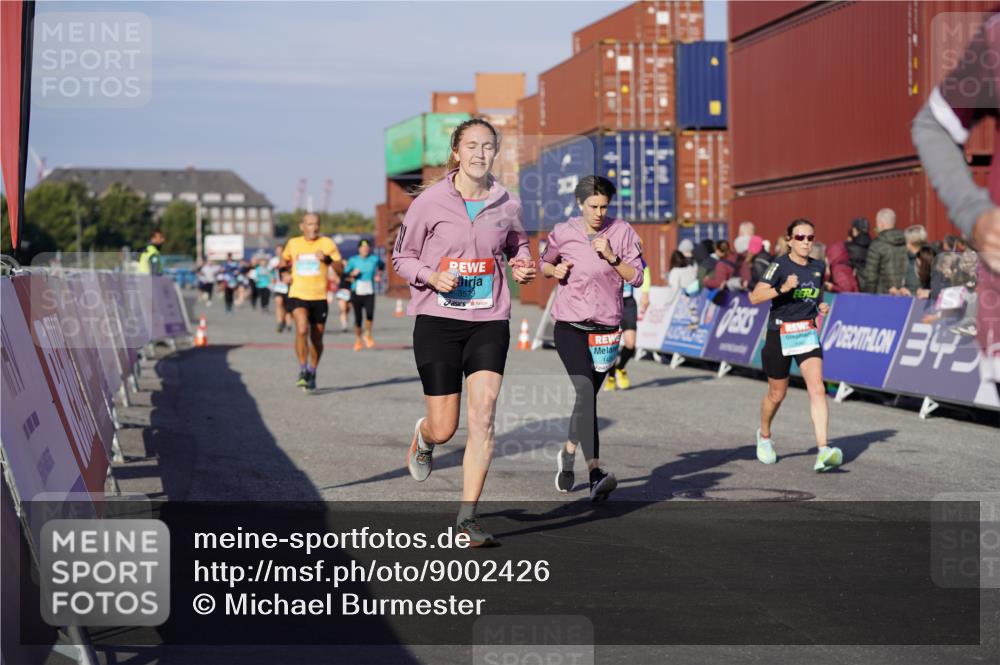 03.10.2025 - Köhlbrandbrückenlauf Michael Burmester http://msf.ph/oto/9002426 03.10.2025 10:05:43 Ziel 1092, 1132, 1424, 1428, 1962, 2698, 2743, 3484, 3579, 3716 meine-sportfotos.de