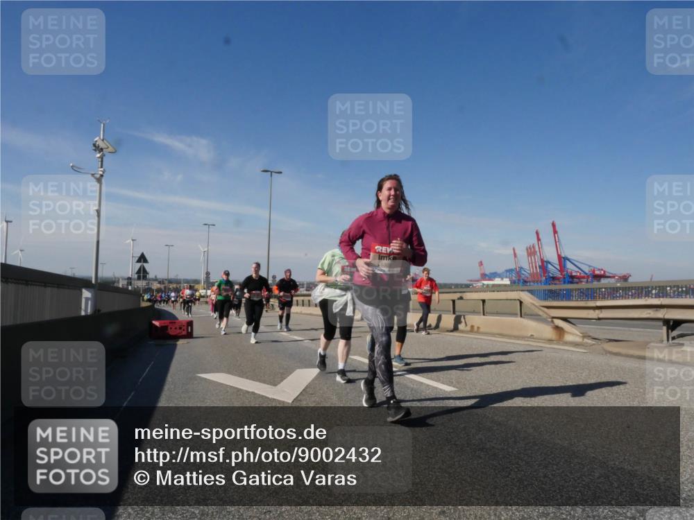 03.10.2025 - Köhlbrandbrückenlauf Matties Gatica Varas http://msf.ph/oto/9002432 03.10.2025 12:55:55 Position 2 6309 meine-sportfotos.de