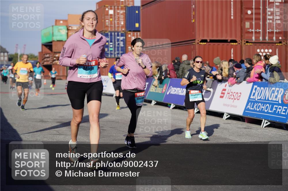 03.10.2025 - Köhlbrandbrückenlauf Michael Burmester http://msf.ph/oto/9002437 03.10.2025 10:05:44 Ziel 1092, 1132, 1424, 1428, 1962, 2743, 2913, 3484, 3579, 3716 meine-sportfotos.de