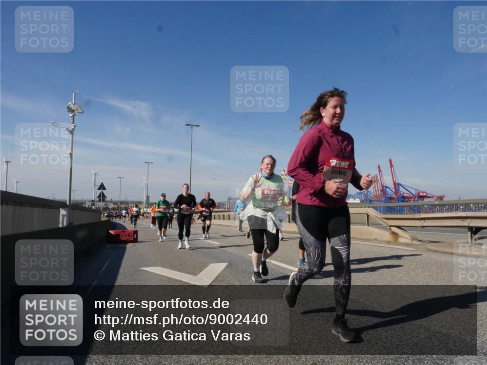03.10.2025 - Köhlbrandbrückenlauf Matties Gatica Varas http://msf.ph/oto/9002440 03.10.2025 12:55:56 Position 2 630 meine-sportfotos.de
