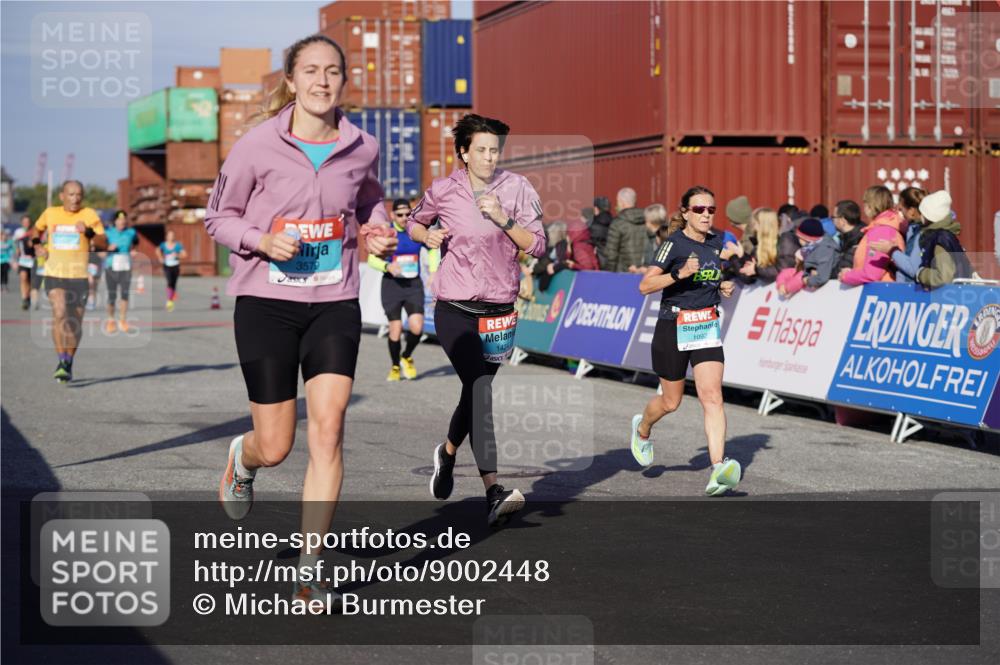 03.10.2025 - Köhlbrandbrückenlauf Michael Burmester http://msf.ph/oto/9002448 03.10.2025 10:05:44 Ziel 1092, 1132, 1424, 1428, 1962, 2743, 2913, 3484, 3579, 3716 meine-sportfotos.de