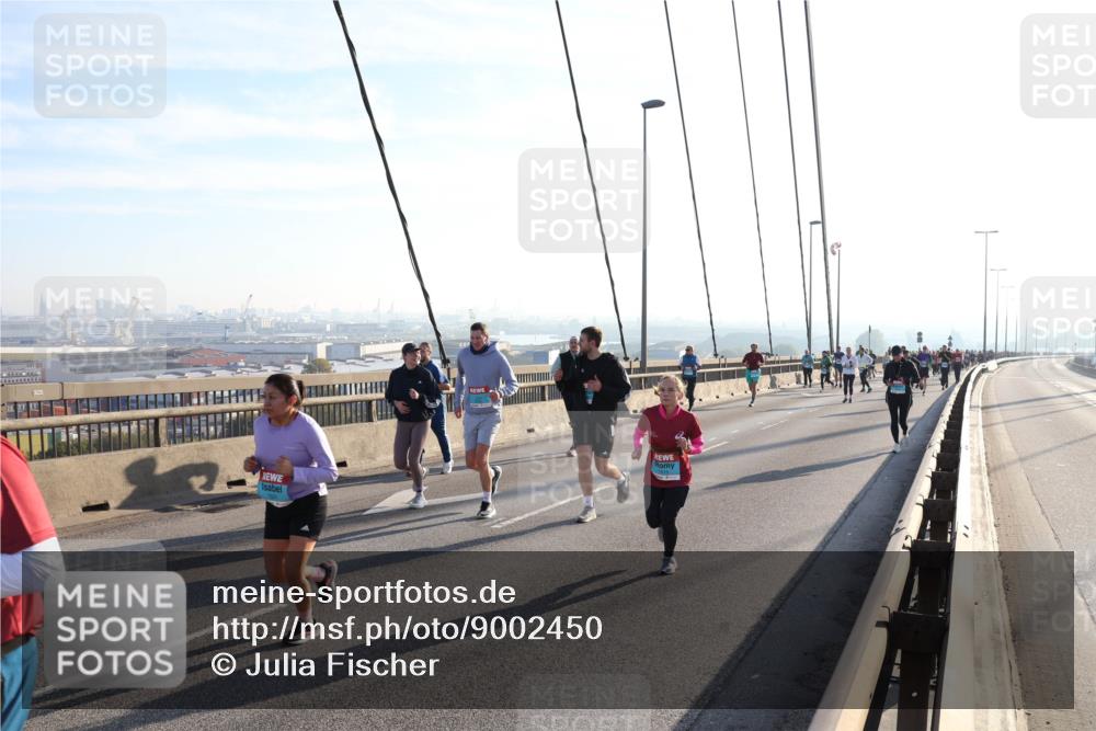 03.10.2025 - Köhlbrandbrückenlauf Julia Fischer http://msf.ph/oto/9002450 03.10.2025 09:27:06 Position 1  meine-sportfotos.de