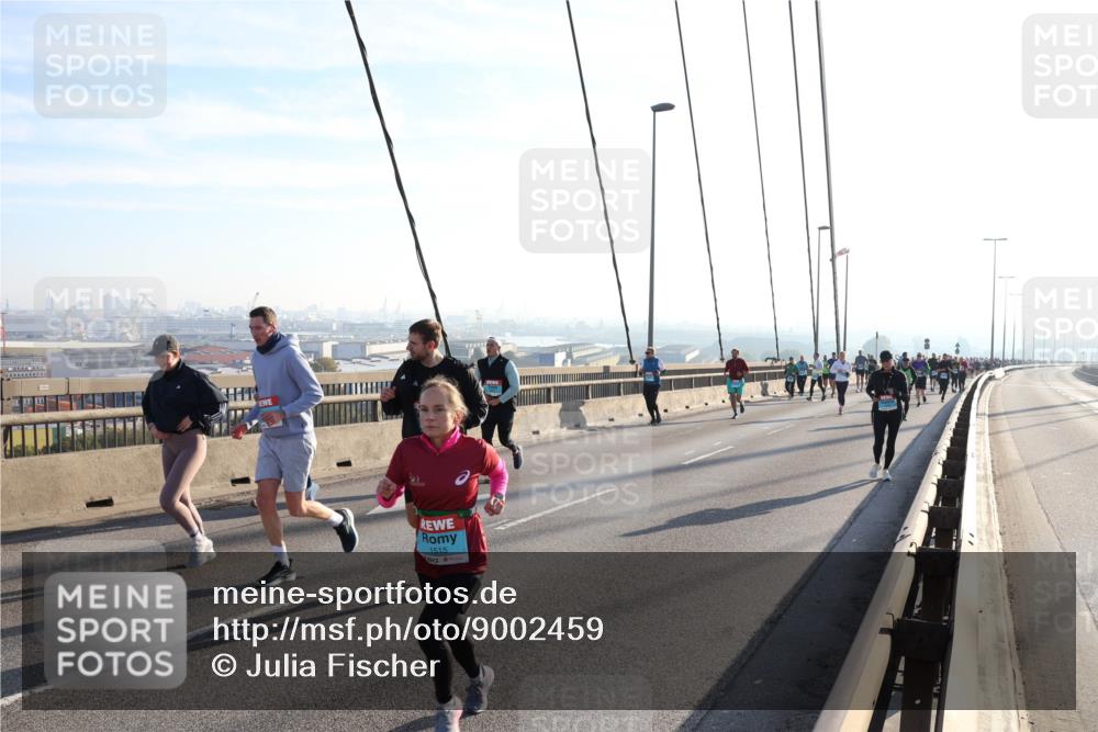 03.10.2025 - Köhlbrandbrückenlauf Julia Fischer http://msf.ph/oto/9002459 03.10.2025 09:27:07 Position 1 1515 meine-sportfotos.de