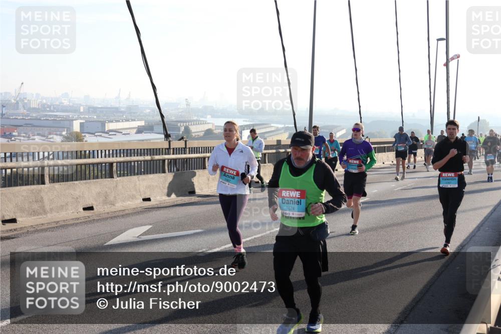 03.10.2025 - Köhlbrandbrückenlauf Julia Fischer http://msf.ph/oto/9002473 03.10.2025 09:27:15 Position 1 1674 meine-sportfotos.de