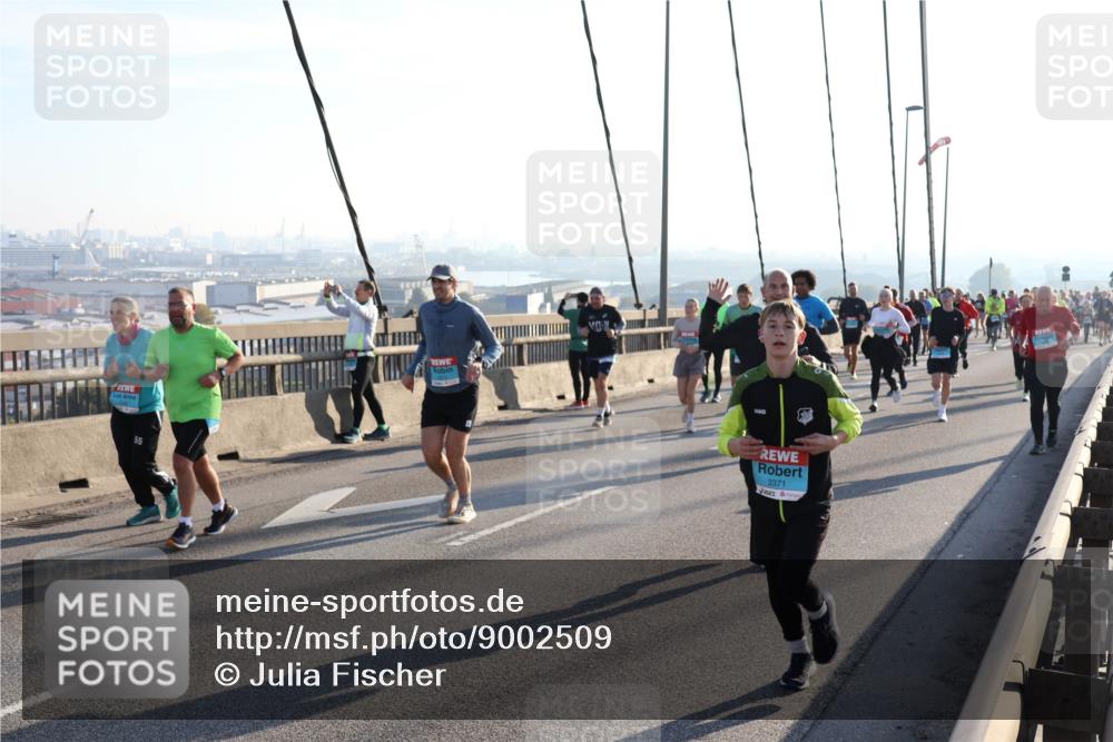 03.10.2025 - Köhlbrandbrückenlauf Julia Fischer http://msf.ph/oto/9002509 03.10.2025 09:27:21 Position 1 55, 3371 meine-sportfotos.de