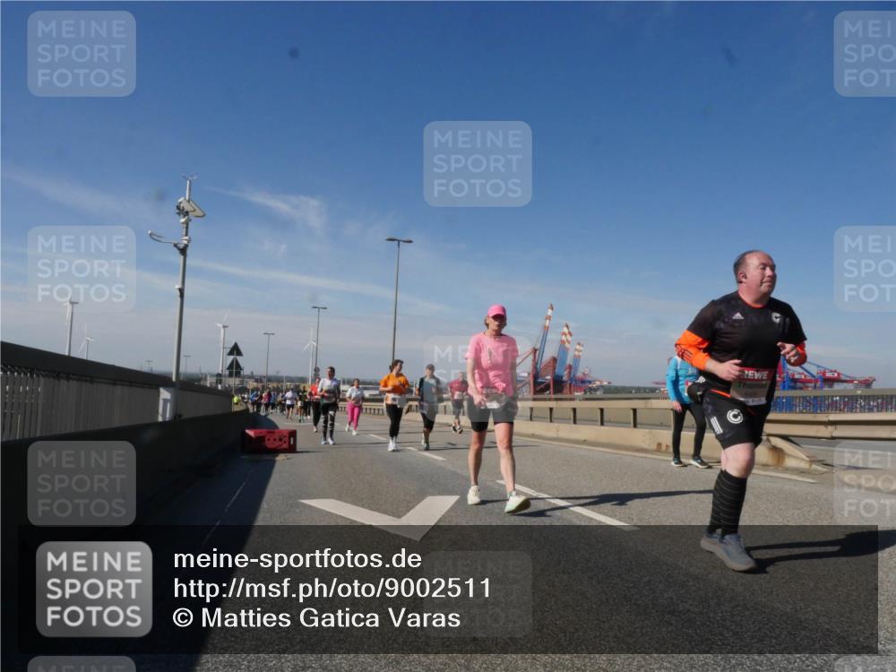 03.10.2025 - Köhlbrandbrückenlauf Matties Gatica Varas http://msf.ph/oto/9002511 03.10.2025 12:56:01 Position 2 111 meine-sportfotos.de