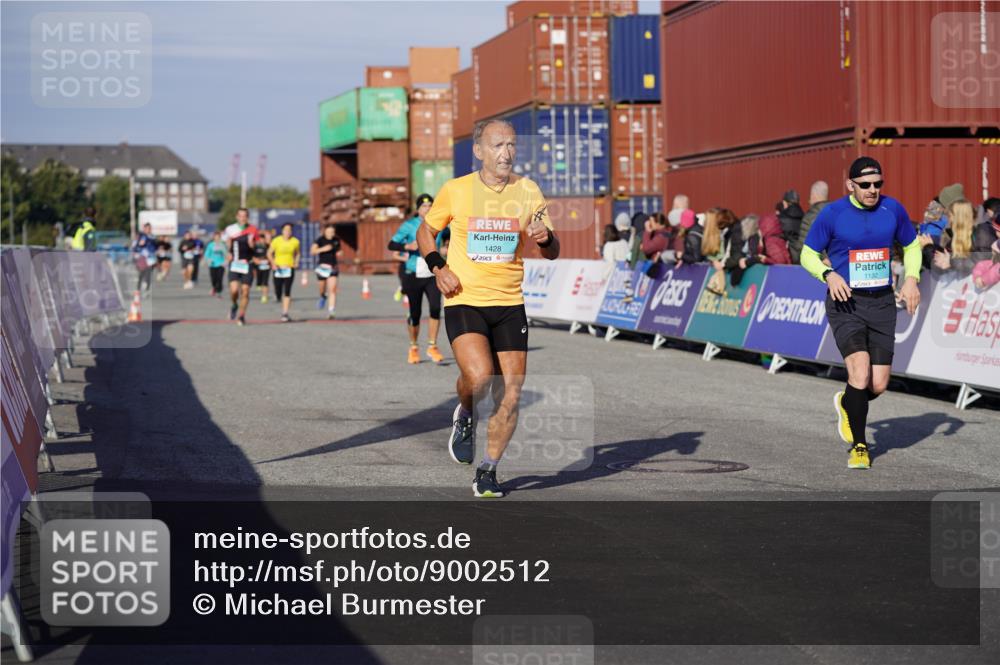 03.10.2025 - Köhlbrandbrückenlauf Michael Burmester http://msf.ph/oto/9002512 03.10.2025 10:05:47 Ziel 1092, 1132, 1424, 1428, 1962, 2743, 2913, 3579, 3716 meine-sportfotos.de