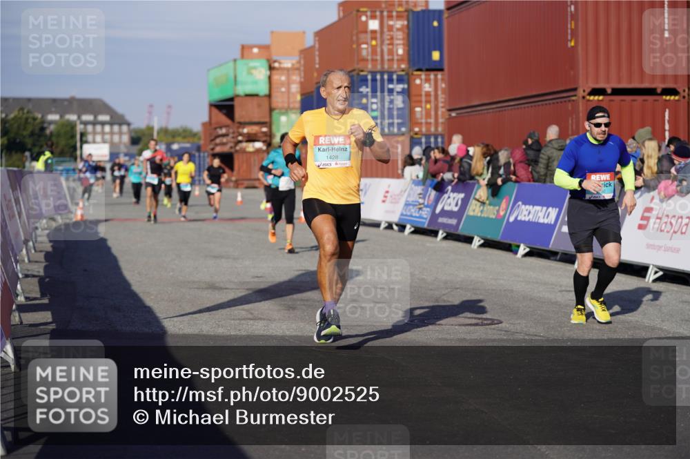 03.10.2025 - Köhlbrandbrückenlauf Michael Burmester http://msf.ph/oto/9002525 03.10.2025 10:05:47 Ziel 1092, 1132, 1424, 1428, 1962, 2743, 2913, 3579, 3716 meine-sportfotos.de