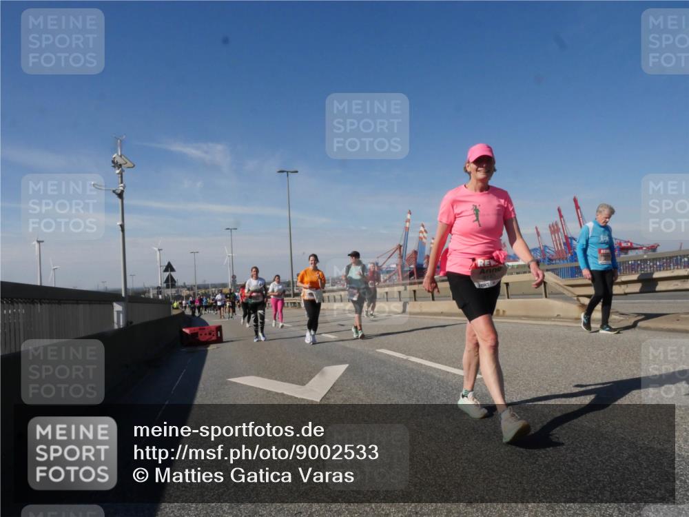 03.10.2025 - Köhlbrandbrückenlauf Matties Gatica Varas http://msf.ph/oto/9002533 03.10.2025 12:56:02 Position 2 6140 meine-sportfotos.de
