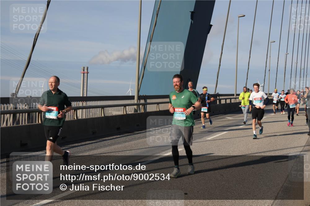 03.10.2025 - Köhlbrandbrückenlauf Julia Fischer http://msf.ph/oto/9002534 03.10.2025 09:42:13 Position 2 1105 meine-sportfotos.de