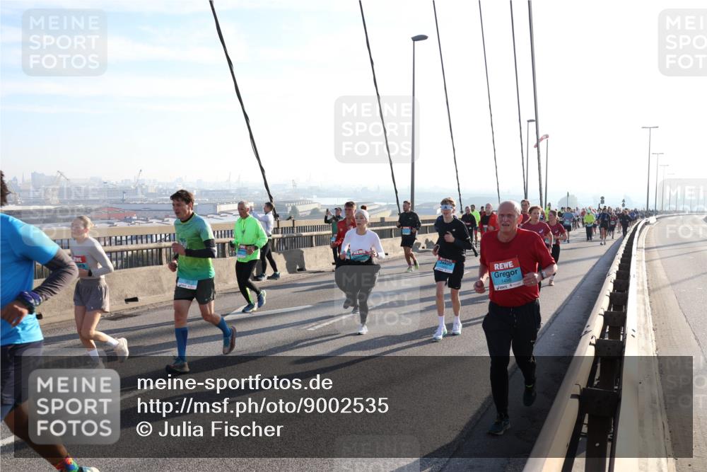 03.10.2025 - Köhlbrandbrückenlauf Julia Fischer http://msf.ph/oto/9002535 03.10.2025 09:27:25 Position 1 1498 meine-sportfotos.de