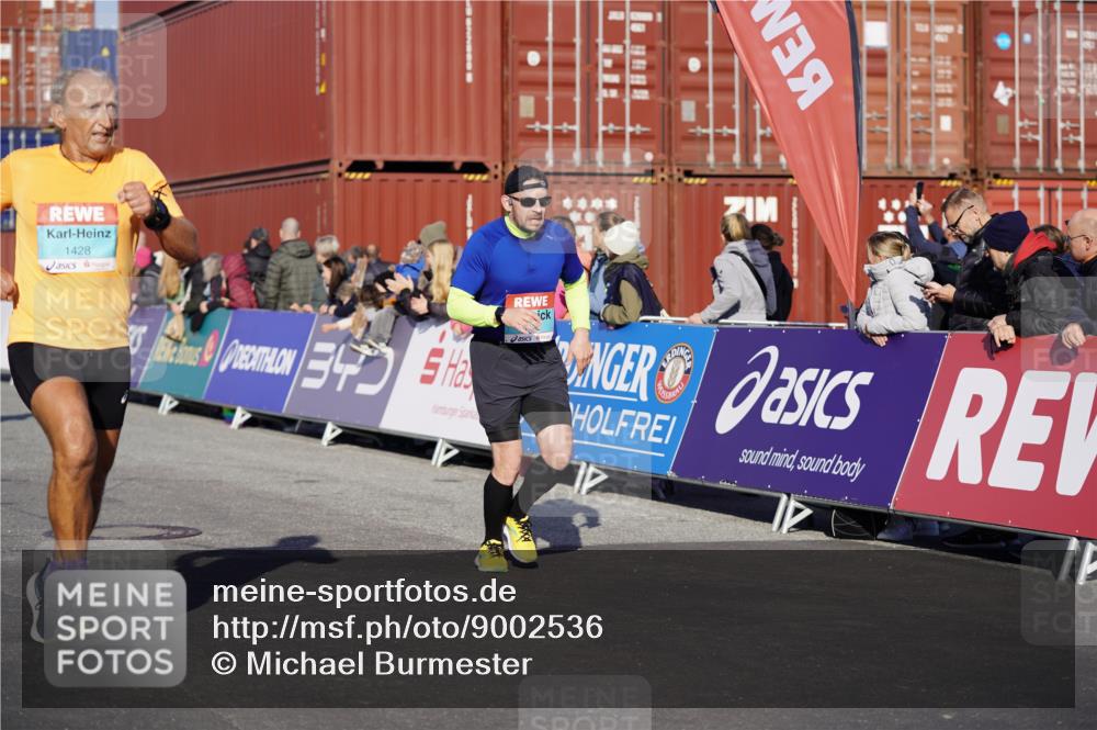 03.10.2025 - Köhlbrandbrückenlauf Michael Burmester http://msf.ph/oto/9002536 03.10.2025 10:05:48 Ziel 1092, 1132, 1242, 1424, 1428, 1962, 2913, 3053, 3333, 3579 meine-sportfotos.de