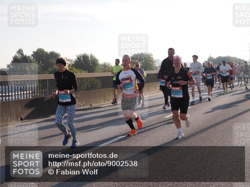 03.10.2025 - Köhlbrandbrückenlauf Fabian Wolf http://msf.ph/oto/9002538 03.10.2025 09:18:01 Position 3 3811, 1314, 1272 meine-sportfotos.de