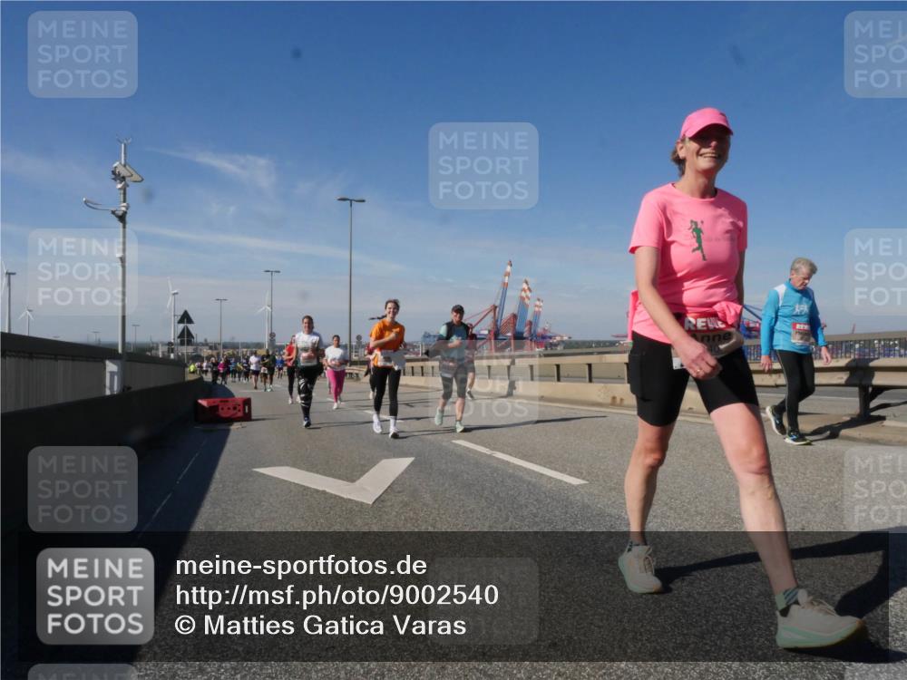 03.10.2025 - Köhlbrandbrückenlauf Matties Gatica Varas http://msf.ph/oto/9002540 03.10.2025 12:56:03 Position 2  meine-sportfotos.de