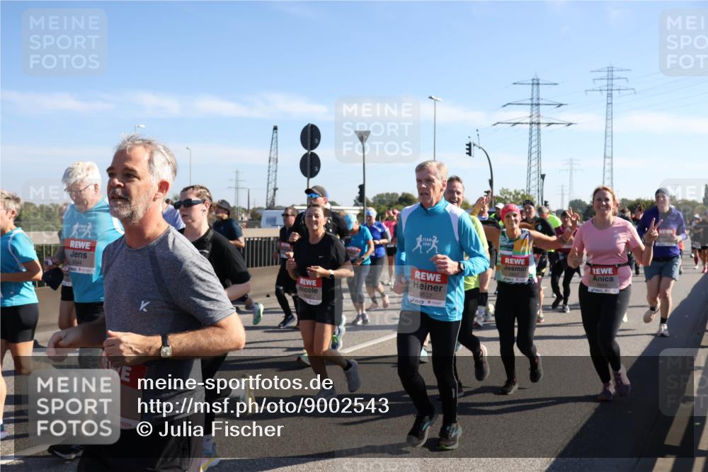03.10.2025 - Köhlbrandbrückenlauf Julia Fischer http://msf.ph/oto/9002543 03.10.2025 12:20:19 Position 3 6544, 758, 6537 meine-sportfotos.de