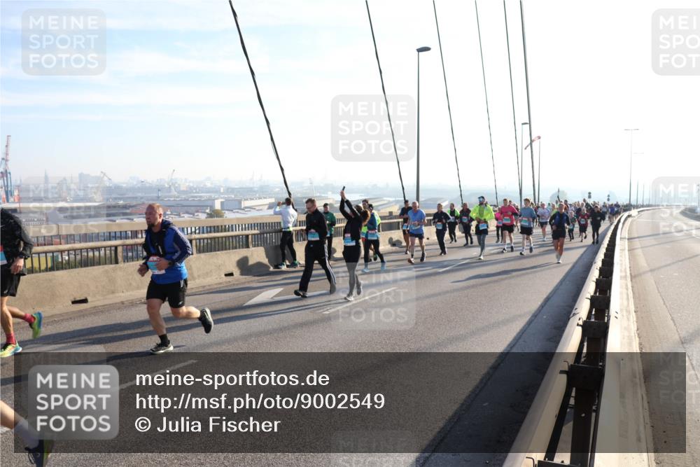 03.10.2025 - Köhlbrandbrückenlauf Julia Fischer http://msf.ph/oto/9002549 03.10.2025 09:27:30 Position 1  meine-sportfotos.de