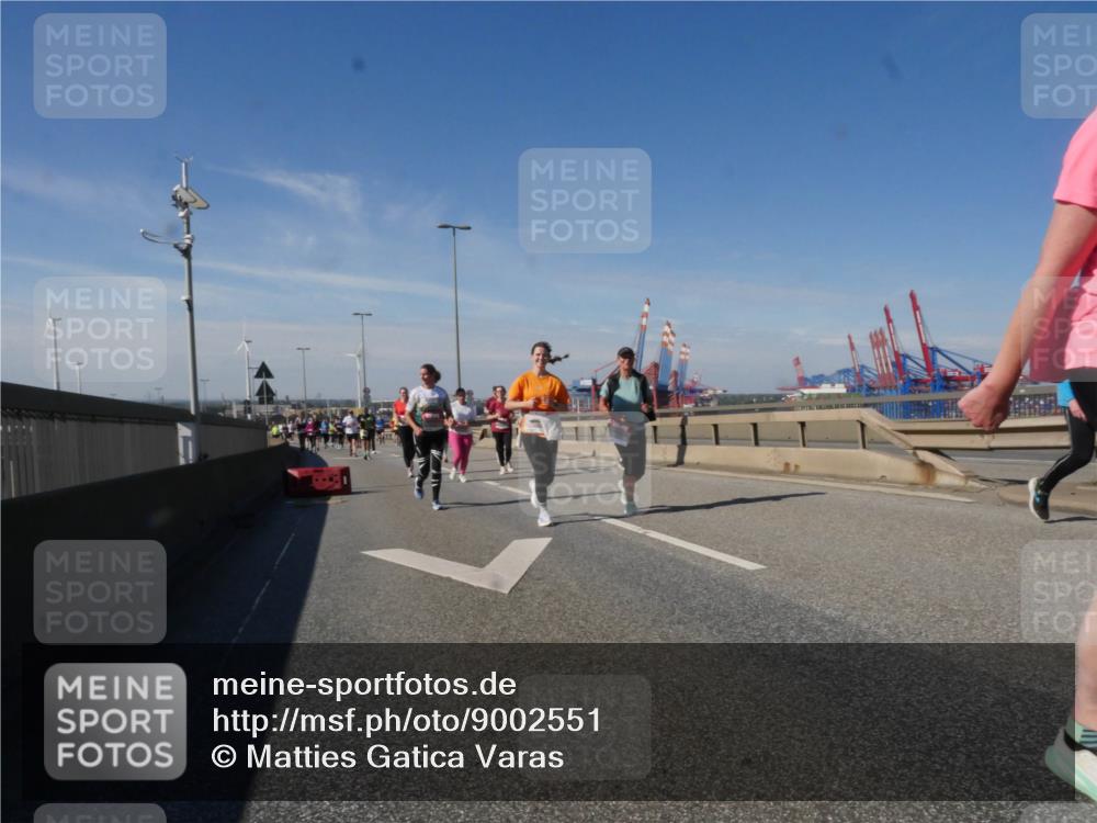 03.10.2025 - Köhlbrandbrückenlauf Matties Gatica Varas http://msf.ph/oto/9002551 03.10.2025 12:56:03 Position 2  meine-sportfotos.de