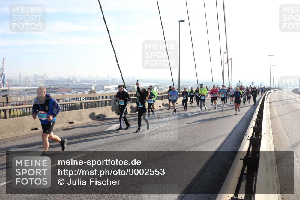 03.10.2025 - Köhlbrandbrückenlauf Julia Fischer http://msf.ph/oto/9002553 03.10.2025 09:27:30 Position 1  meine-sportfotos.de